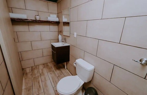 San Isidro Apartamento | Cozy 2-bedroom apartment in pleasant Alajuela with WiFi, AC and panoramic view