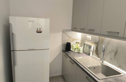 Gerakini Apartamento | Cozy 2-bedroom apartment with WiFi, AC in lovely Γερακινή.