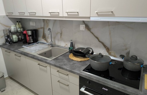 Gerakini Apartamento | Cozy 2-bedroom apartment with WiFi, AC in lovely Γερακινή.
