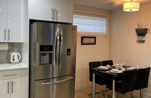 Cranston Apartamento | Cozy 2 bedroom apartment in SE Calgary. Close to YMCA and hospital
