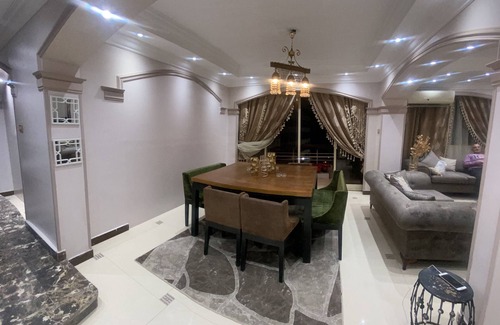 Zamalek Apartamento | Cozy 2-bedroom apartment in brilliant Zamalek with WiFi, AC