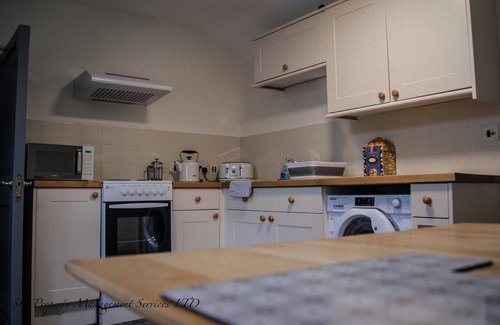 Boston Apartamento | Cozy 2 Bedroom Apartment With Free On-site Parking