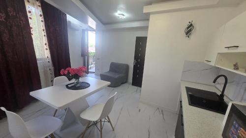 Sector 1 Apartamento | Cozy 2-Bedroom Apartment with Private Balcony- SELF CHECK-IN
