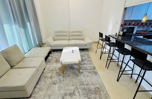 Al Sufouh 2 Apartamento | Cozy 2-bedroom apartment in brilliant Dubai with Garden Balcony, WiFi