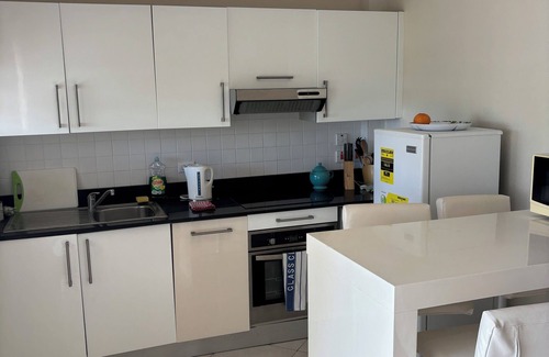 Weston Apartamento | Cozy 2-bedroom apartment with AC, 5 min walk from beach