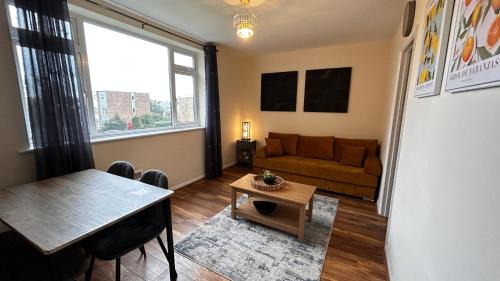 Woking Apartamento | Cozy 2 Bedroom Apartment close to Town Centre