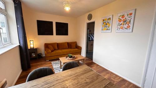 Woking Apartamento | Cozy 2 Bedroom Apartment close to Town Centre