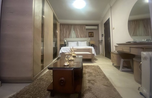 Zamalek Apartamento | Cozy 2-bedroom apartment in brilliant Zamalek with WiFi, AC