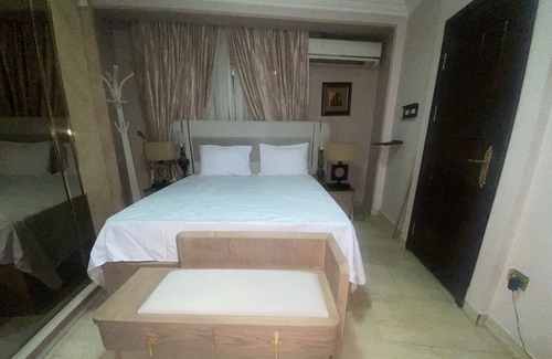 Zamalek Apartamento | Cozy 2-bedroom apartment in brilliant Zamalek with WiFi, AC