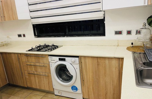 Kokomlemle Apartamento | Cozy 2-bedroom apartment with WiFi, fitness room in fabulous Accra