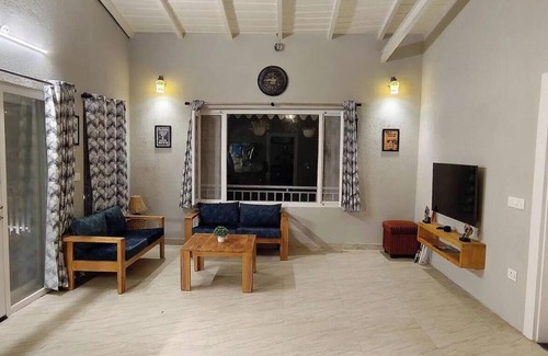 Patparganj Apartamento | Cozy 2-bedroom apartment in charming Delhi with WiFi