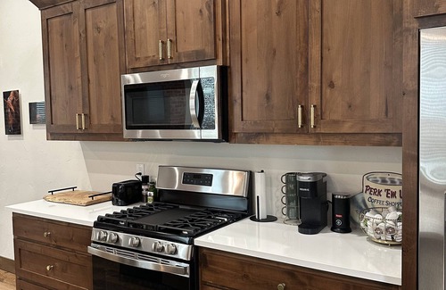 Aubrey Apartamento | Cozy 2-bedroom apartment in Aubrey with WiFi, AC