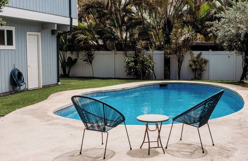 Kalama Tract Apartamento | Cozy 2-bedroom apartment in charming Kailua with AC steps from the beach.