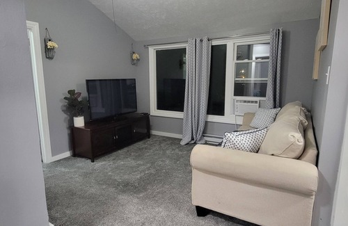Benson Apartamento | Cozy 2-bedroom apartment in awesome Omaha with AC, WiFi