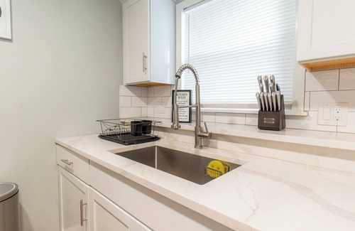 Saugus Apartamento | Cozy 2-bedroom apartment near Boston with free Wi-Fi, parking, laundry & dryer
