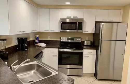 Weston Apartamento | Cozy 2-bedroom apartment in charming Weston with AC, fitness room