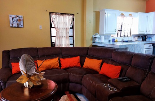 Arouca Apartamento | Cozy 2 Bedroom Apt near Airport, Malls, Golfing, Mountains