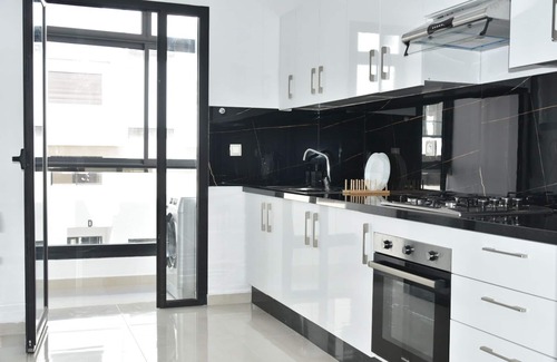 Kenitra Apartamento | Cozy 2 Bedroom apt with Pool View & Gym Access!