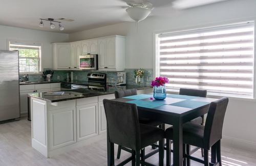 Grace Bay Hills Casa | Cozy 2 bedroom Bungalow located in Grace Bay Area - Monthly rates Available