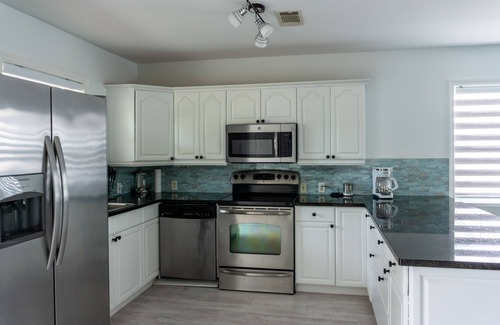 Grace Bay Hills Casa | Cozy 2 bedroom Bungalow located in Grace Bay Area - Monthly rates Available
