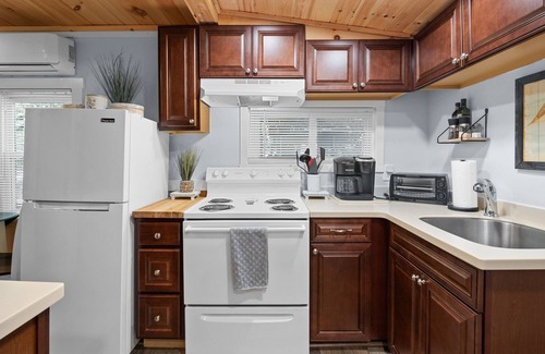 Villas Casa | Cozy 2-bedroom bungalow located within 15 minutes to Wildwoods & Cape May!