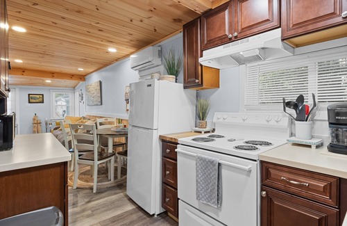 Villas Casa | Cozy 2-bedroom bungalow located within 15 minutes to Wildwoods & Cape May!