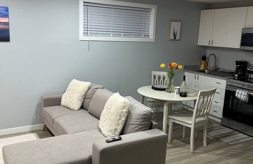 Regina Casa | Cozy 2-Bedroom Basement Haven King and Queen beds. STA License No. STA23-00257
