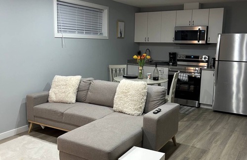 Regina Casa | Cozy 2-Bedroom Basement Haven King and Queen beds. STA License No. STA23-00257