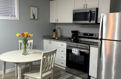 Regina Casa | Cozy 2-Bedroom Basement Haven King and Queen beds. STA License No. STA23-00257