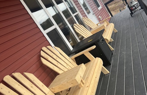 Twillingate Casa | Cozy 2 bedroom bungalow overlooking scenic Twillingate harbour