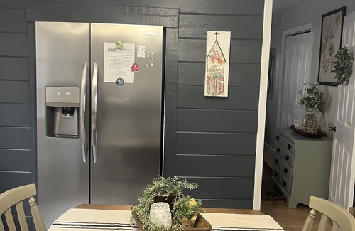 Clayton Casa | Cozy 2-bedroom Bungalow 5 minutes from Downtown