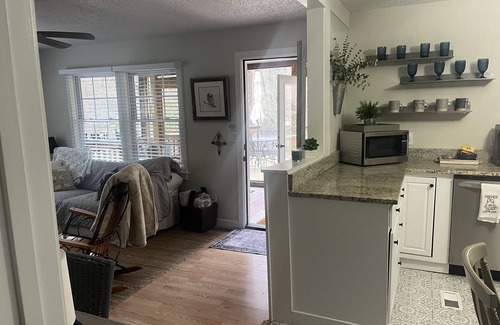 Clayton Casa | Cozy 2-bedroom Bungalow 5 minutes from Downtown