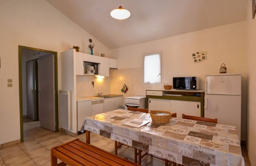 Usson-en-Forez Cabaña | Acogedora casa rural con chimenea y jardín, se aceptan mascotas