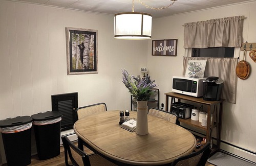 Albrightsville Cabina | Cozy 2-bedroom cabin located in the heart of the Poconos!