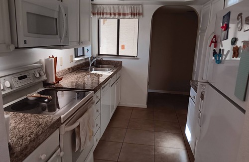 Fountain Hills Condominio | Cozy 2-bedroom condo in central Fountain Hills with WiFi, AC