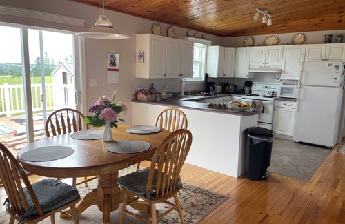 Saint Peters Bay Cabaña | Cozy 2-bedroom cottage overlooking Saint Peters Bay AC, WiFi & gorgeous sunsets