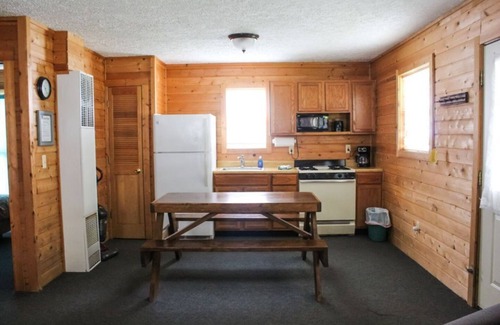 Grayling Cabina | Cozy 2-bedroom cabin with lake view and access.