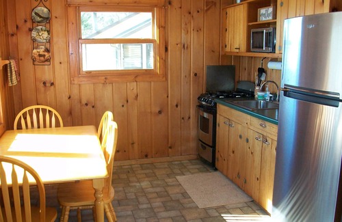 St Germain Cabina | Cozy 2 Bedroom Cabin With Gas Fireplace
