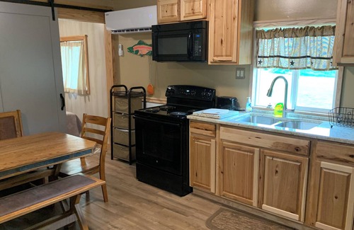 Cottageville Cabina | Cozy 2-bedroom cabin with view of Millcreek in and a private dock.