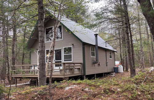 Hall Quarry Cabina | Cozy 2-bedroom cabin, with woodstove, near ACADIA's best Hikes, Lakes, and SWHbr