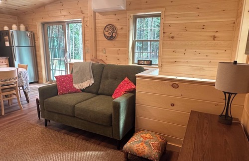 Mount Desert Cabina | Cozy 2-bedroom cabin in the heart of peaceful Somesville, Mount Desert Island.