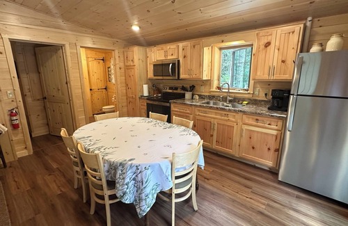 Mount Desert Cabina | Cozy 2-bedroom cabin in the heart of peaceful Somesville, Mount Desert Island.