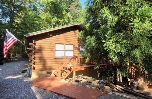 Blairsville Cabina | Cozy 2-bedroom cabin in charming Blairsville located in the North GA Mtns.