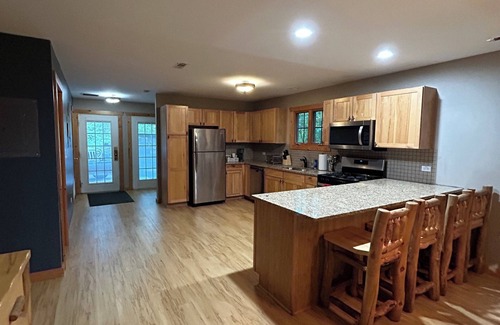 Oglesby Cabina | Cozy 2-bedroom cabin steps away from starved rock state park