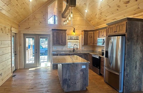 Ellijay Cabina | Cozy 2-bedroom cabin in charming Ellijay
