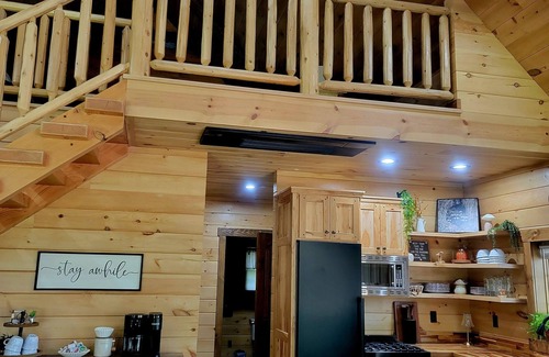 Gambier Cabina | Cozy 2-bedroom cabin in near Gambier, peaceful woodland setting