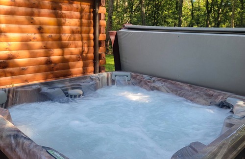 Gambier Cabina | Cozy 2-bedroom cabin in near Gambier, peaceful woodland setting