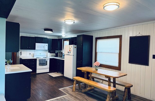 Northwoods Beach Cabina | Cozy 2-bedroom cabin in the beautiful Northwoods on Lac Courte Orielles Lake!