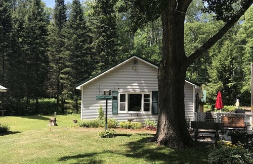 Northwoods Beach Cabina | Cozy 2-bedroom cabin in the beautiful Northwoods on Lac Courte Orielles Lake!