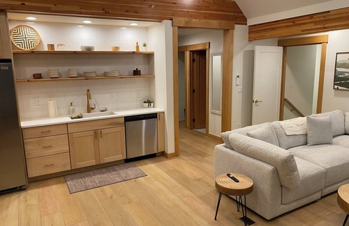 Ronald Cabina | Cozy 2-bedroom cabin in charming Ronald with WiFi, AC